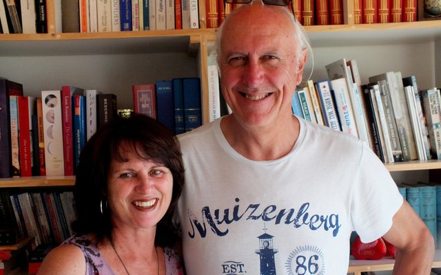 Johan Coetzee van Naledi Uitgewers en sy eggenote, Tersia